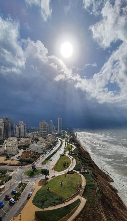 Netanya Seaview Aparthotel Exterior photo